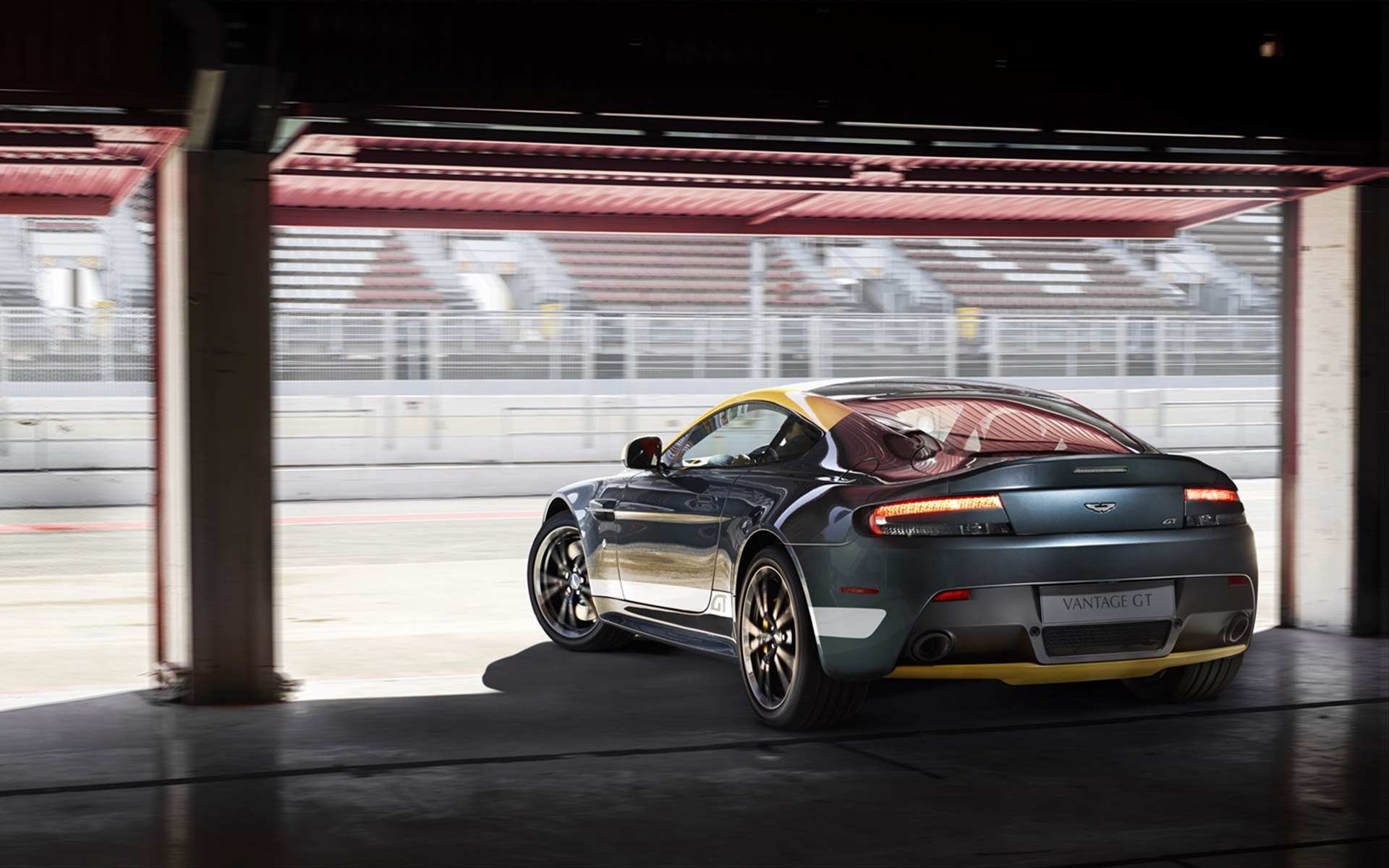 Aston Martin V8 Vantage GT 2015